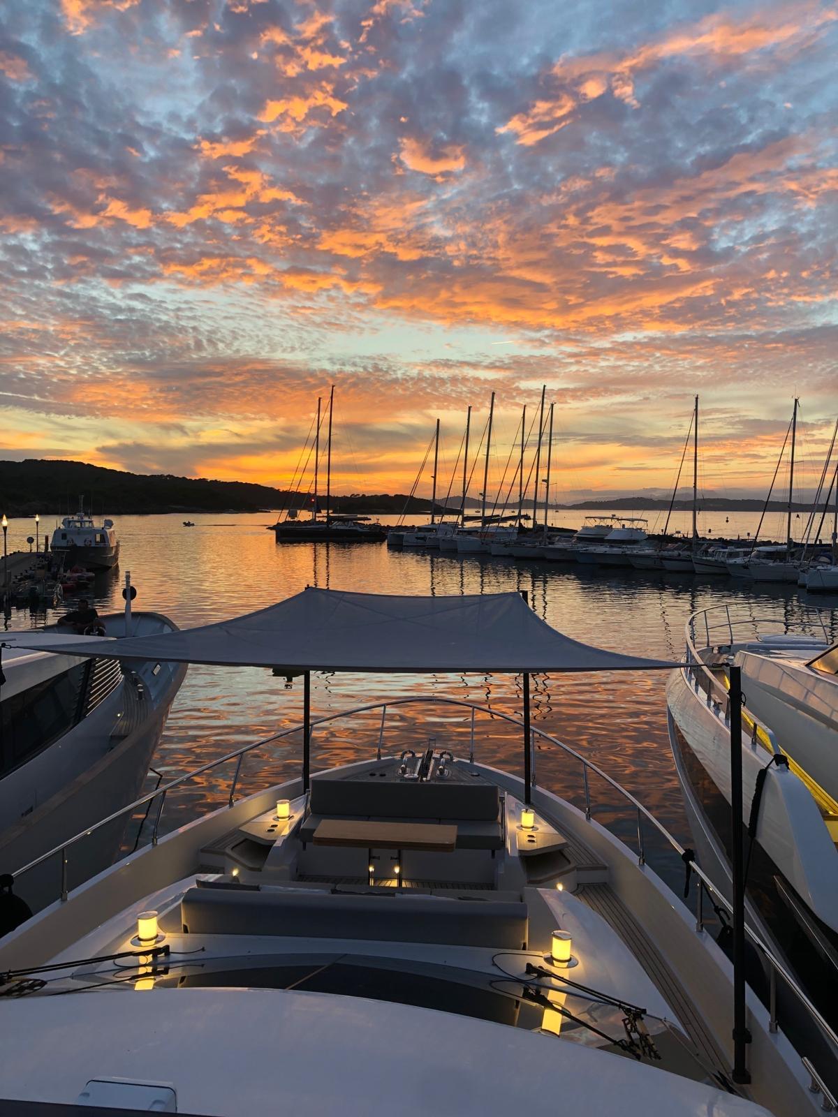 2022 FERRETTI YACHTS 720 